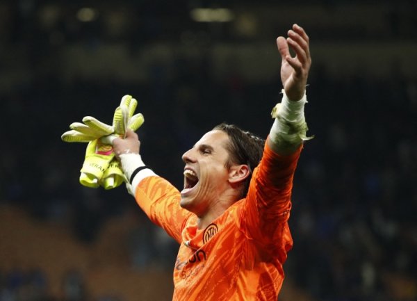 Bầu trời Ý: Sommer lỡ trận giao hữu của Inter Milan vì cúm và ở lại Milan hồi phục
