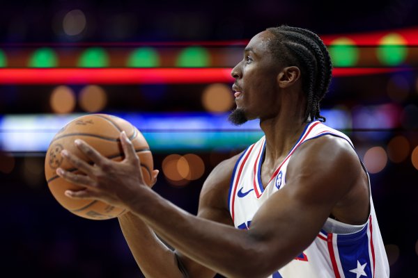 Giá trị cộng/trừ +18 là cao nhất trong nhóm! Maxi chơi 30 phút và ghi được 27 điểm, 4 rebound và 7 k