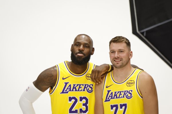 Doncic: James không tham gia tập luyện nhưng đã kể cho chúng tôi rất nhiều điều. Anh ấy rất có kinh